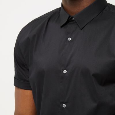 Black muscle fit short sleeve shirt